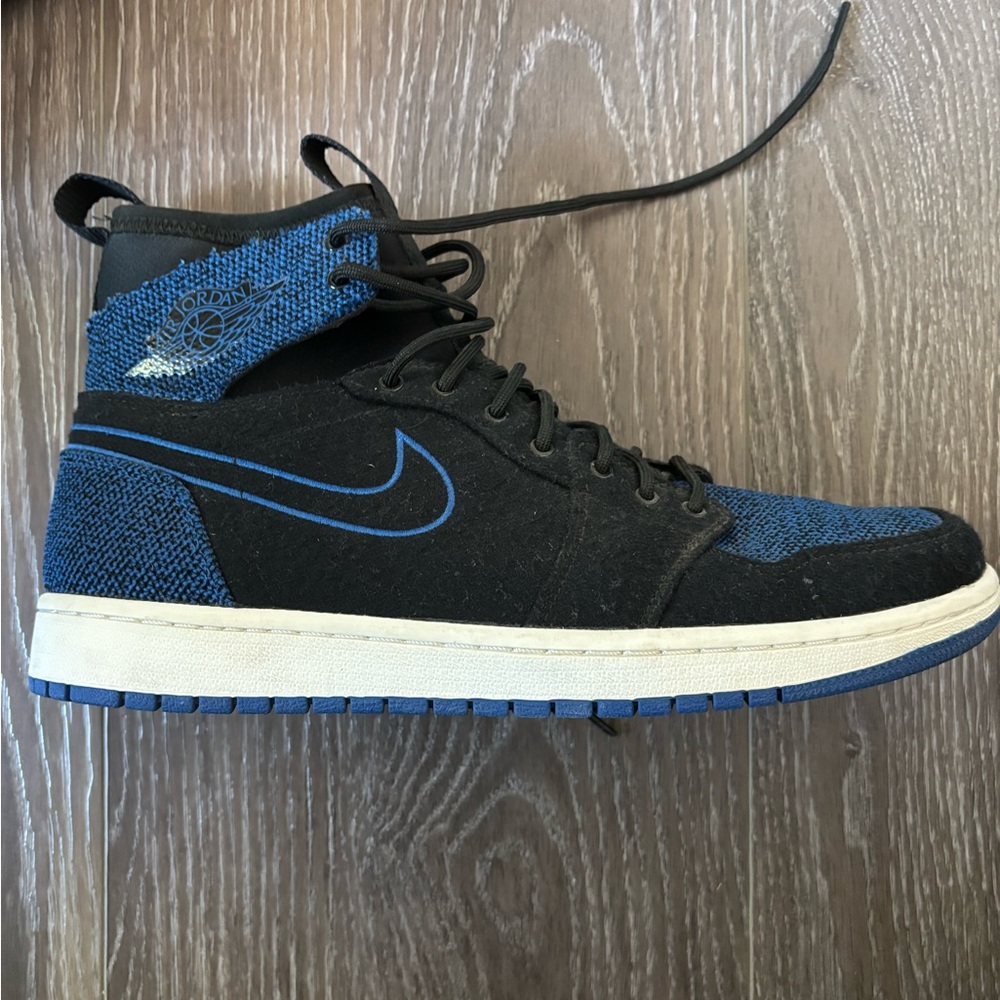 Air Jordan 1 Ultra High Royal